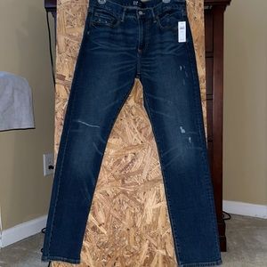 BRAND NEW!!! Mens Gap slim distressed jeans. Size 31x30!